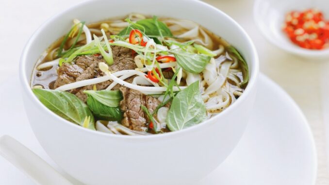 Đã từ lâu, phở luôn là món ăn truyền thống của người Việt Nam.
