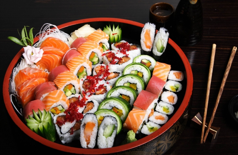 Món sushi đặc trưng ở một nhà hàng Tokyo