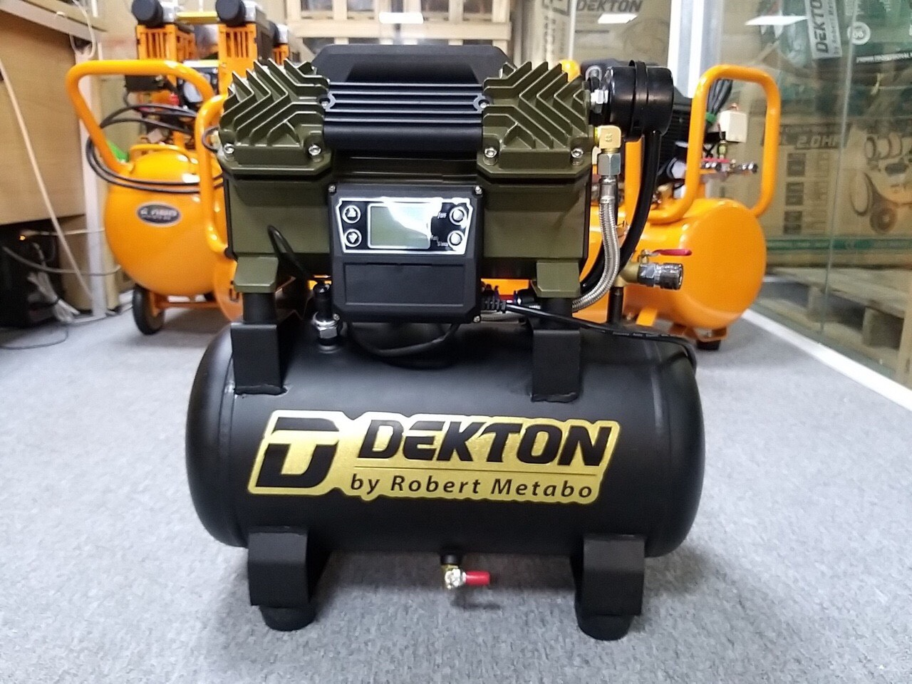 A black and yellow air compressor

Description automatically generated